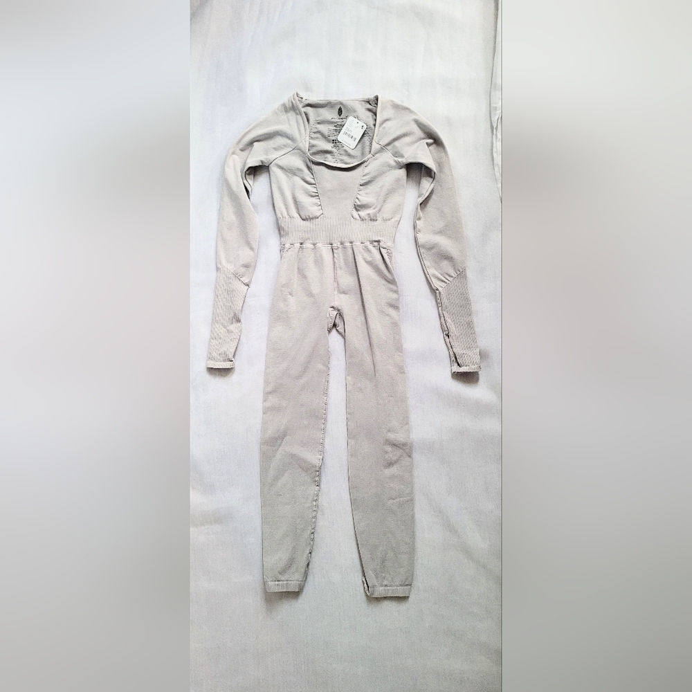 NWT! Free People Yoga/Activewear Good Karma Long Sleeve Women's Jumpsuit XS/S - Picture 3 of 17